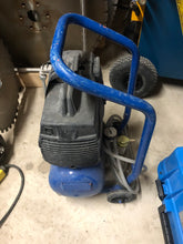 Load image into Gallery viewer, Vacuum pump
